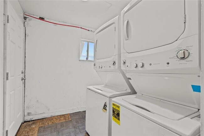 Building Photo - 4020 Avenue O 1/2
