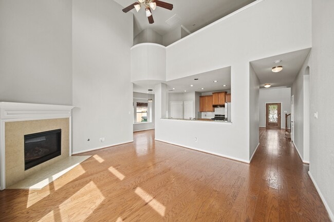 Building Photo - 25959 Ravenside Dr