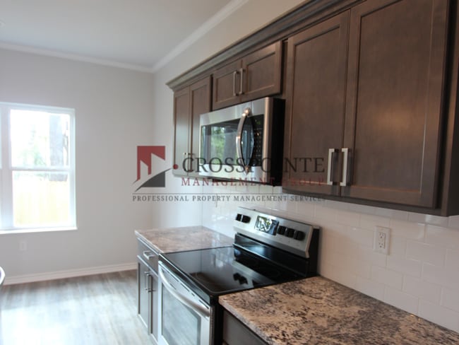 Building Photo - Stunning 2 Bed 2.5 Bath 1 Car Garage Townhome in Tyler!