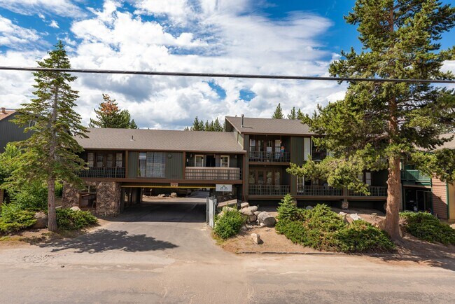 Building Photo - North Lodge