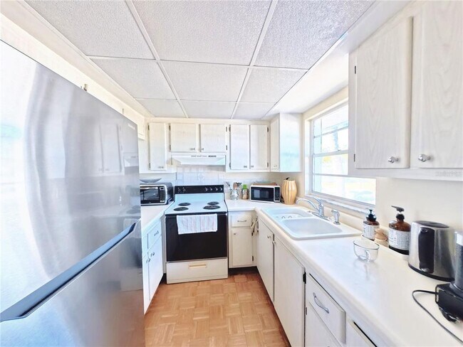 Building Photo - 102 47th Ave Dr W