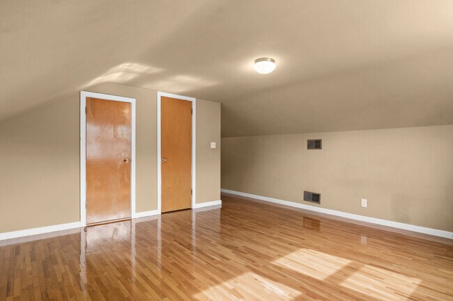 Building Photo - 644 Avenue F