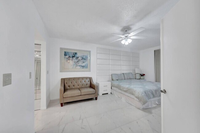 Building Photo - 7844 La Mirada Dr