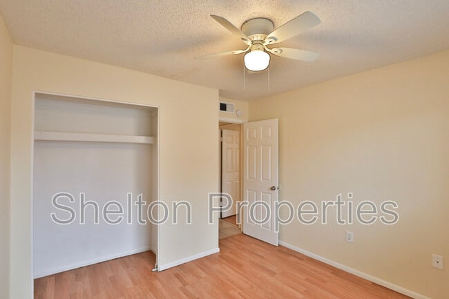 Building Photo - 860 E Brown Rd