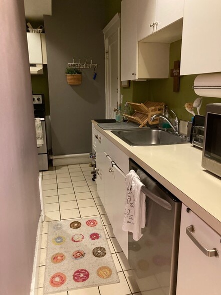 Kitchen - 153 Strathmore Rd