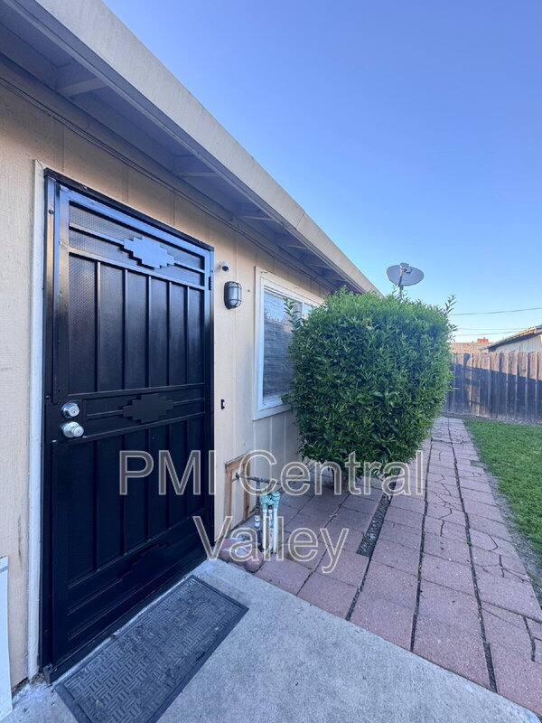 Building Photo - 7921 Montgomery Ave