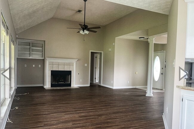 Building Photo - Fine Silver Living in Silver Pointe
