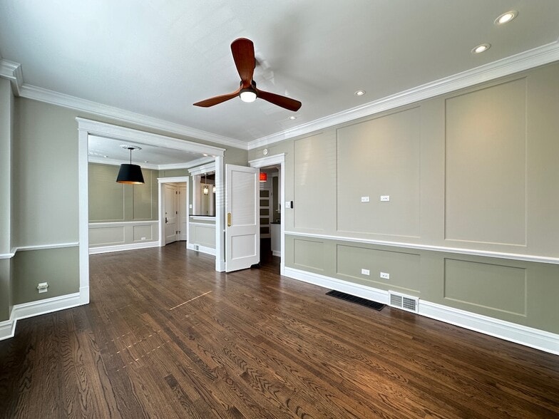 Building Photo - 1915 W Berenice Ave