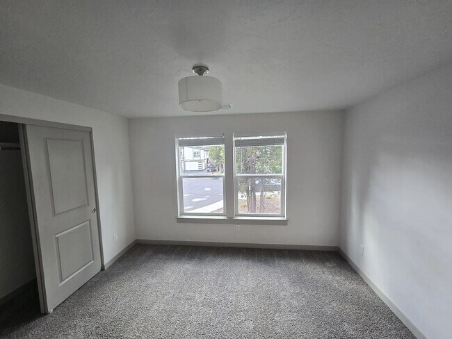 Building Photo - YECK-683