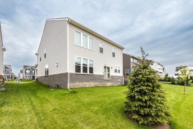 Building Photo - 737 Haywood Dr