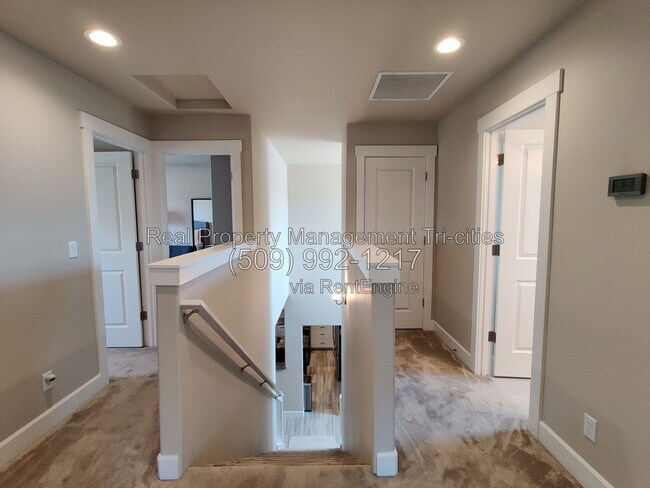 Building Photo - 1108 S Kansas Pl