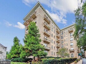 Building Photo - Mount Pleasant Studio Apartment W/Private ...