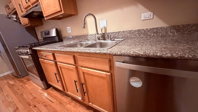 Building Photo - 4055 S Calumet Ave