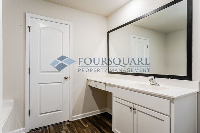 Building Photo - SPACIOUS HOME in Autumn Lakes with a FLEXIBLE FLOOR PLAN AND SOLAR PANELS, 5 BEDS 2.5 BATH