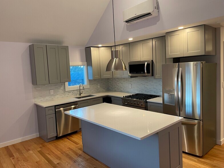 Kitchen - 2776 Maple Ave