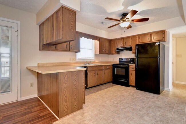 Building Photo - Spacious single family home in Westview Lakes.