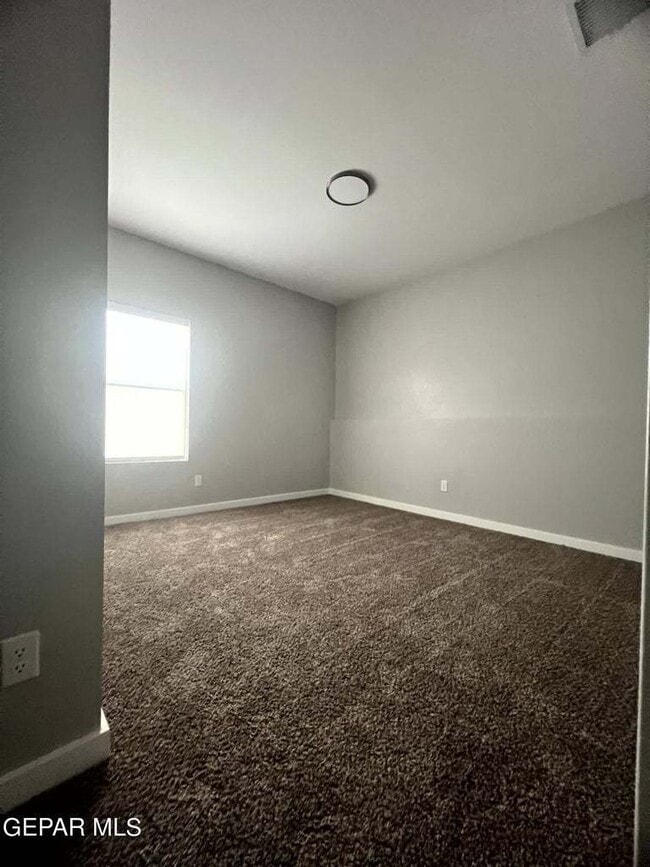 Building Photo - Open floor plan. 4 Bedrooms, 2.5 baths, 2 ...
