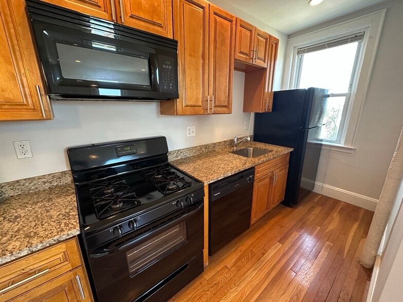 Building Photo - 130 Highland Ave