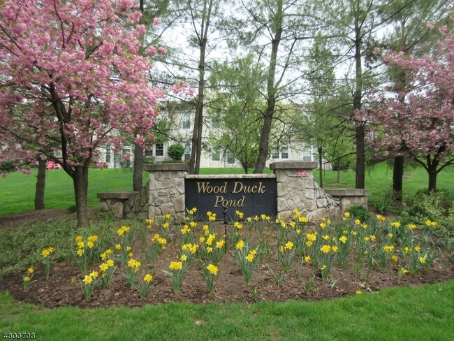 Building Photo - 33 High Pond Ln