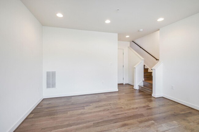 Building Photo - 16560 Crabbs Branch Way