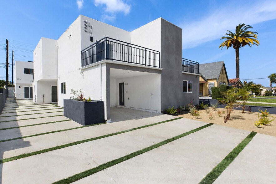 Building Photo - 9613 S Hobart Blvd