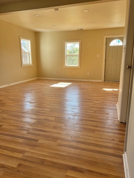 Building Photo - 229 E Washington St