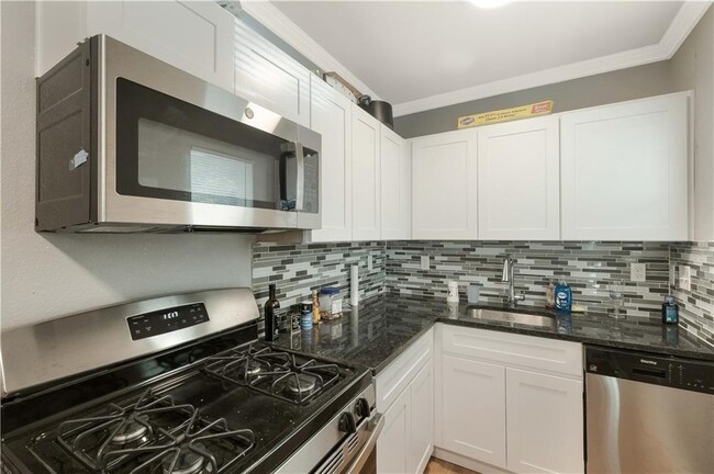 Building Photo - 204 E 30th St