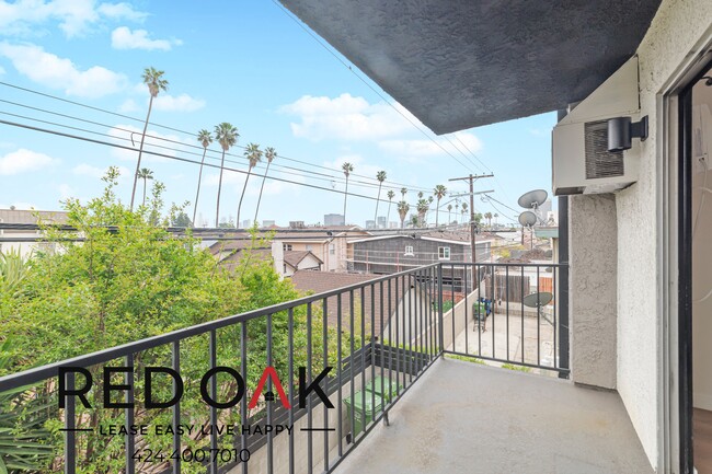 Building Photo - 134 1/4 N Mariposa Ave-113
