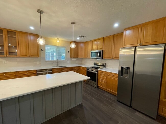 Building Photo - Available Now! *No Pets* Completely Renova...