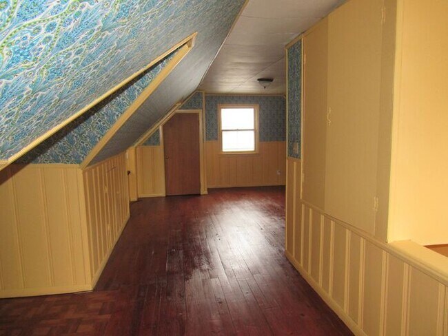 Building Photo - Charming 3BD Home In Maple Hts.