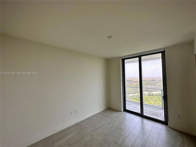 Building Photo - 2000 Metropica Wy