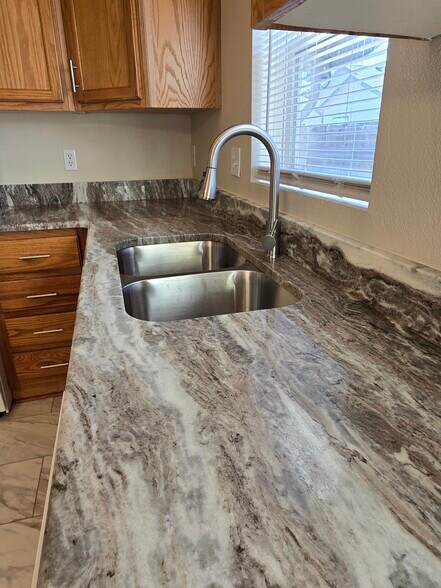 Building Photo - 2584 Carriage Dr