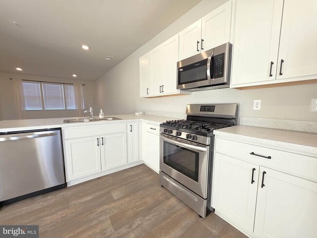 Building Photo - 426 Creekbed Cir