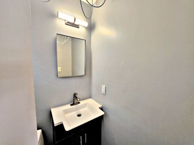 Building Photo - HOUSE FOR RENT - DECATUR
