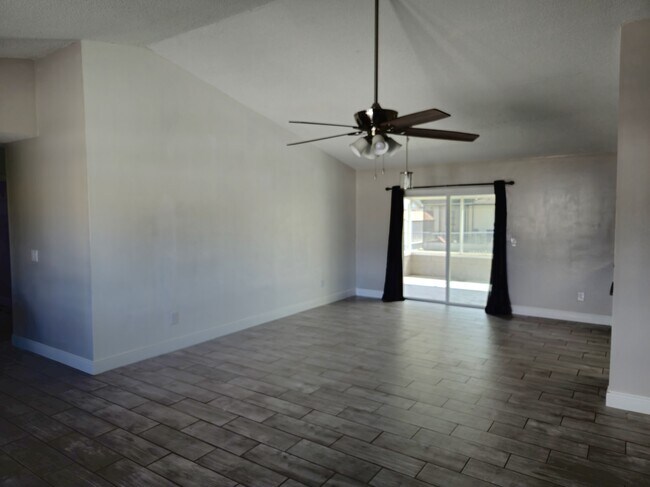 Building Photo - 108 Loredo Ln