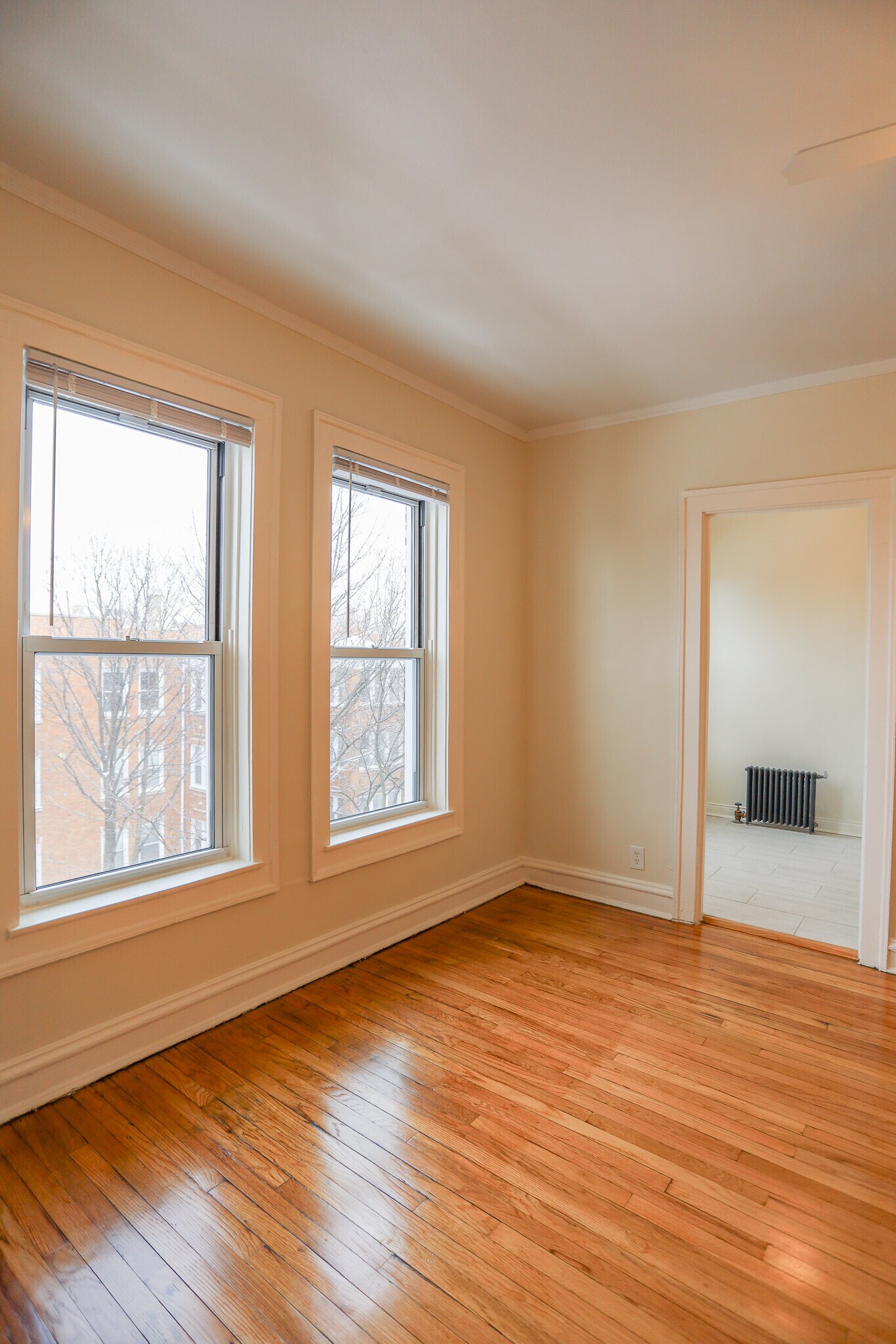 Building Photo - 5011 N Damen Ave