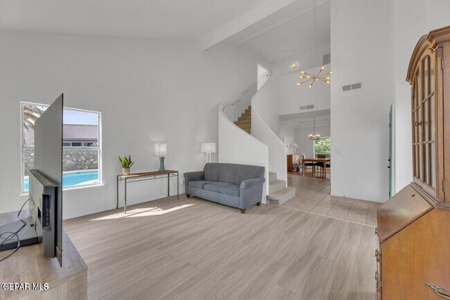 Building Photo - 1121 Regal Ridge Dr