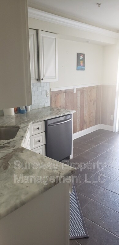 Building Photo - 1505 Saxony Dr