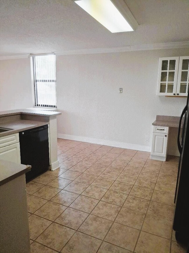 Building Photo - 105 Lake Emerald Dr