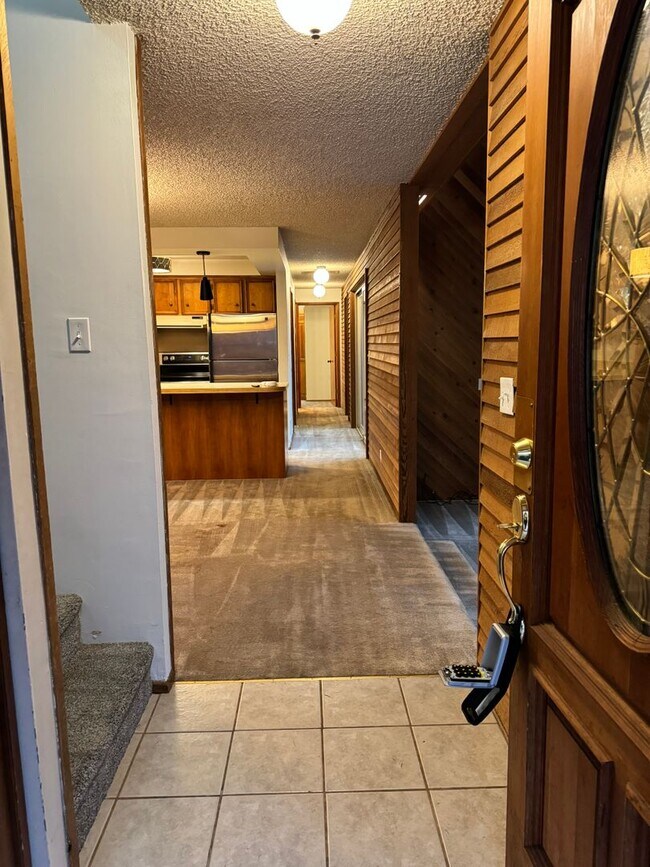 Building Photo - Spacious secluded house in Thurston Hills!