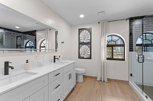 Building Photo - 5552 N Ocean Blvd