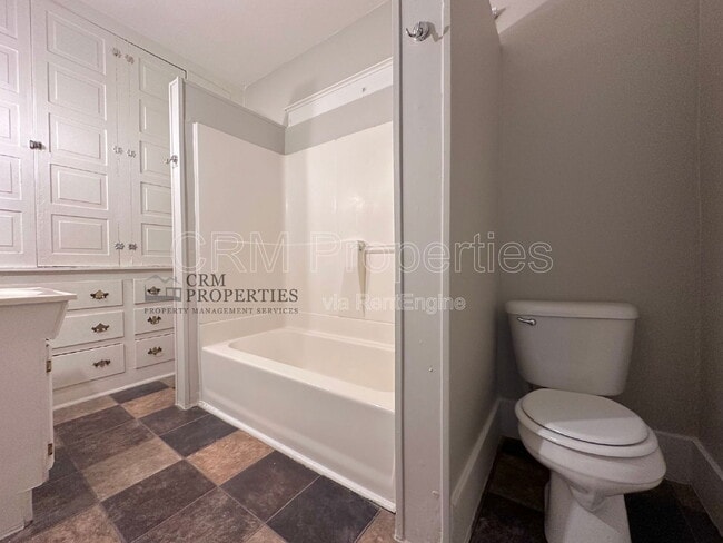 Building Photo - 517 W Jefferson St