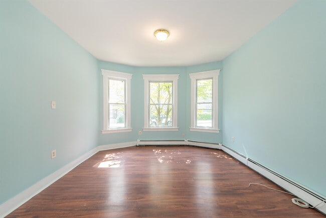 Building Photo - 151 Laurel Ave