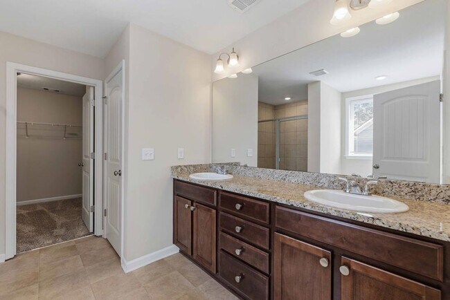 Building Photo - 112 White Oak Pl