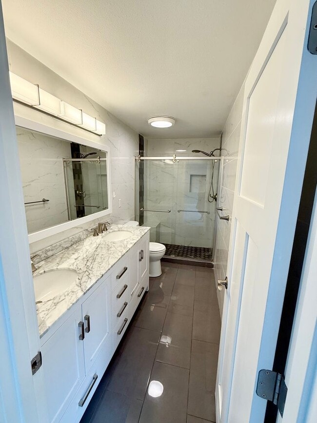 Building Photo - Spacious house in Bremerton.