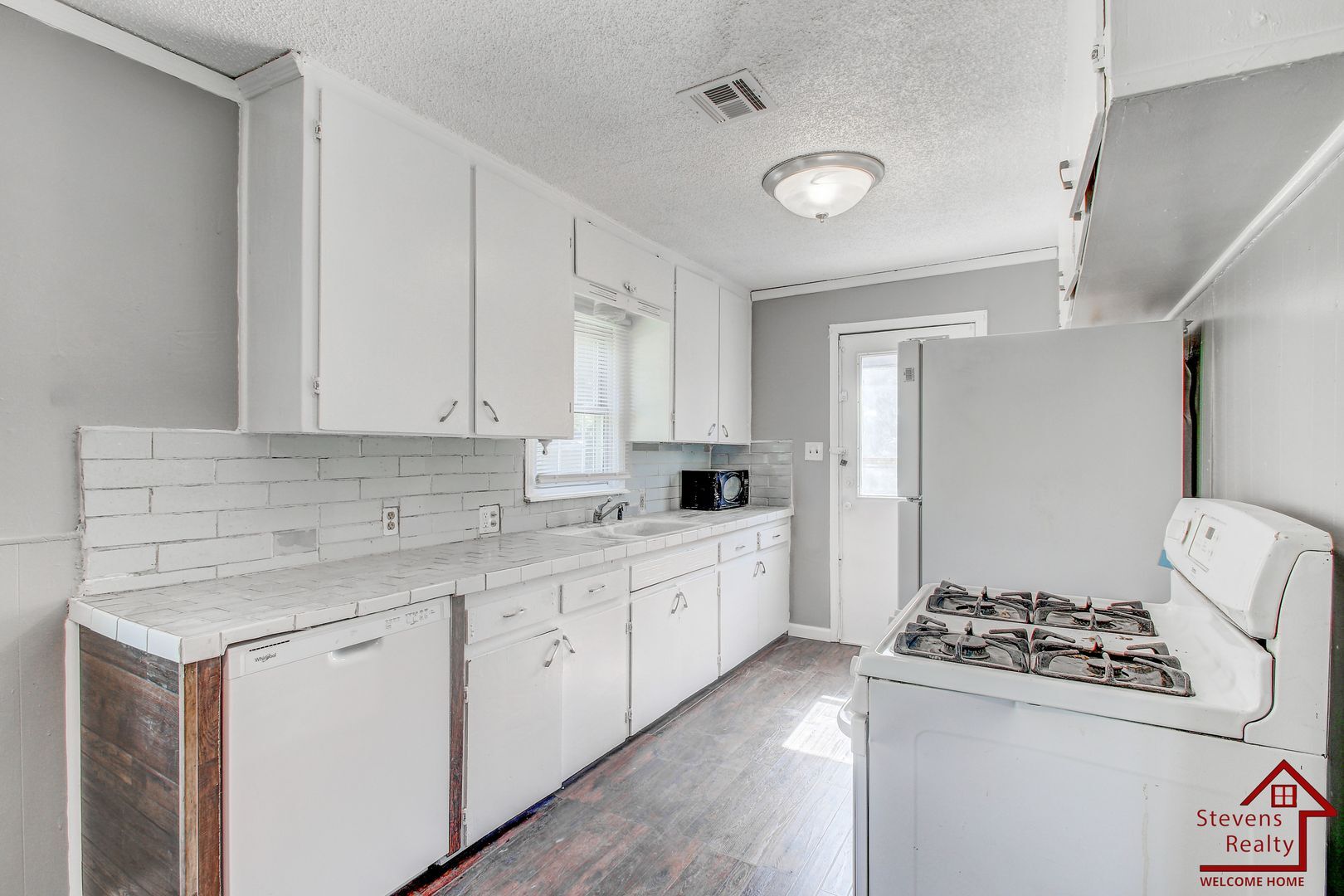 Building Photo - 1806 NW Lincoln Ave