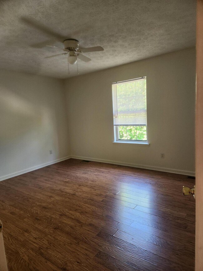 Building Photo - 105 Woods Trail