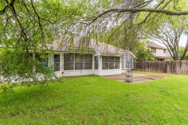 Building Photo - 1215 Timber Bend Dr