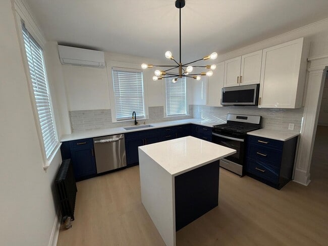 Building Photo - Great Home For RWJMS/Rutgers Students * Walk to New Brunswick/Highland Park Nightlife * All Utili...