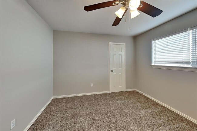 Building Photo - 10103 Golden Meadow Dr